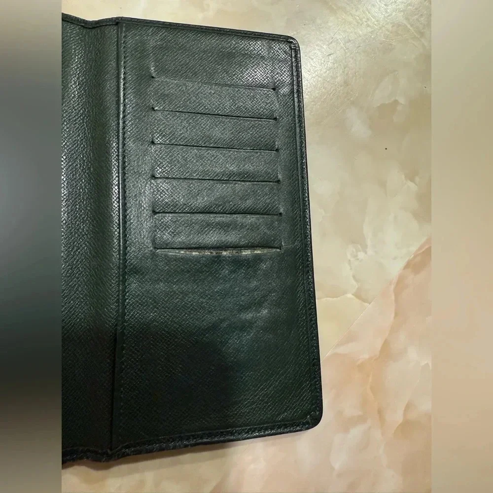 💯 Authentic Louis Vuitton Taiga Leather Long Wallet (175)